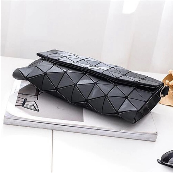 LAST ONE!! Black geometric clutch bag with strap - Picture 3 of 5